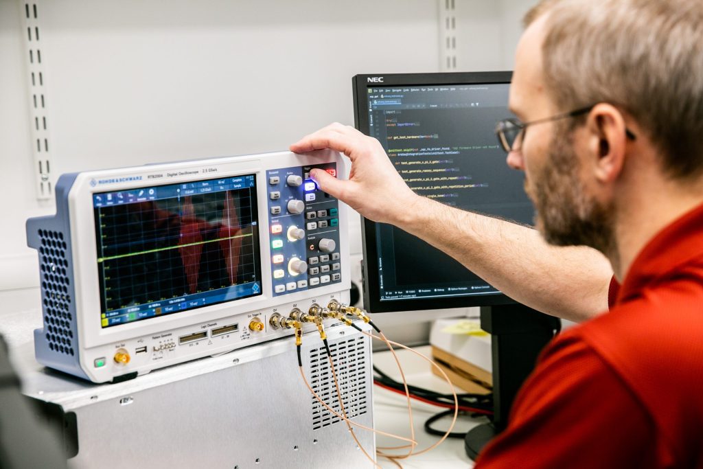 Engineering working in the OQC lab at the computer