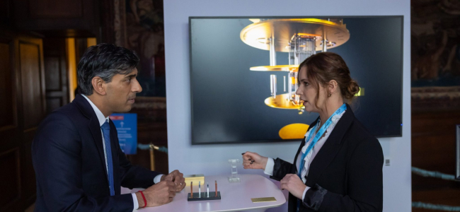 Ilana talking to the UK Prime Minister Rishi Sunak at the Global Investment Summit
